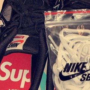 NIKE SB SUPREME COLLABORATION SHOES